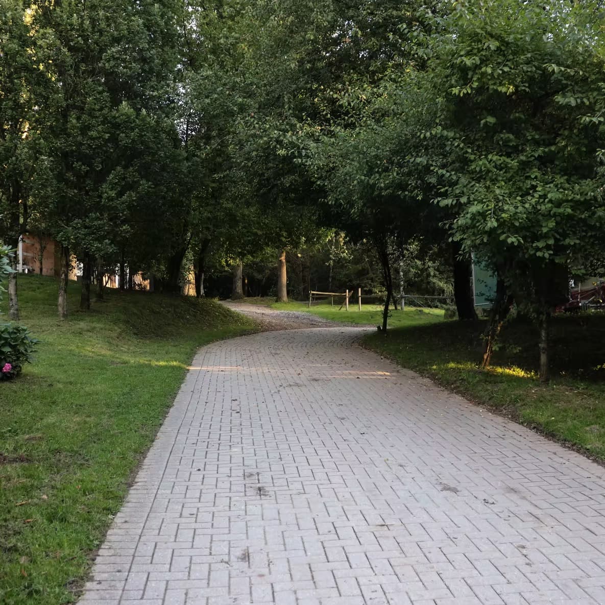 Zuweg zur oberen Reithalle